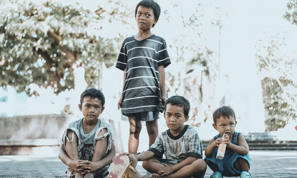 kids-on-street kids-on-street