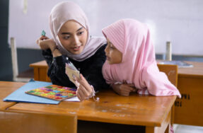 Melakukan pengajaran literasi dasar membaca selama 3 bulan intensif. Adik binaan akan dipandu oleh 2 kakak relawan pendamping. Menerapkan sistem pembelajaran one-on-one sehingga hasilnya lebih efektif dan maksimal.